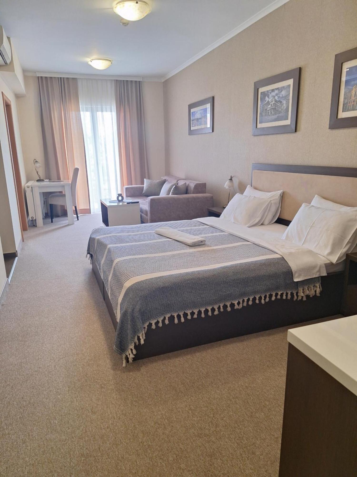 Garni Hotel Ema Крагуевац Екстериор снимка