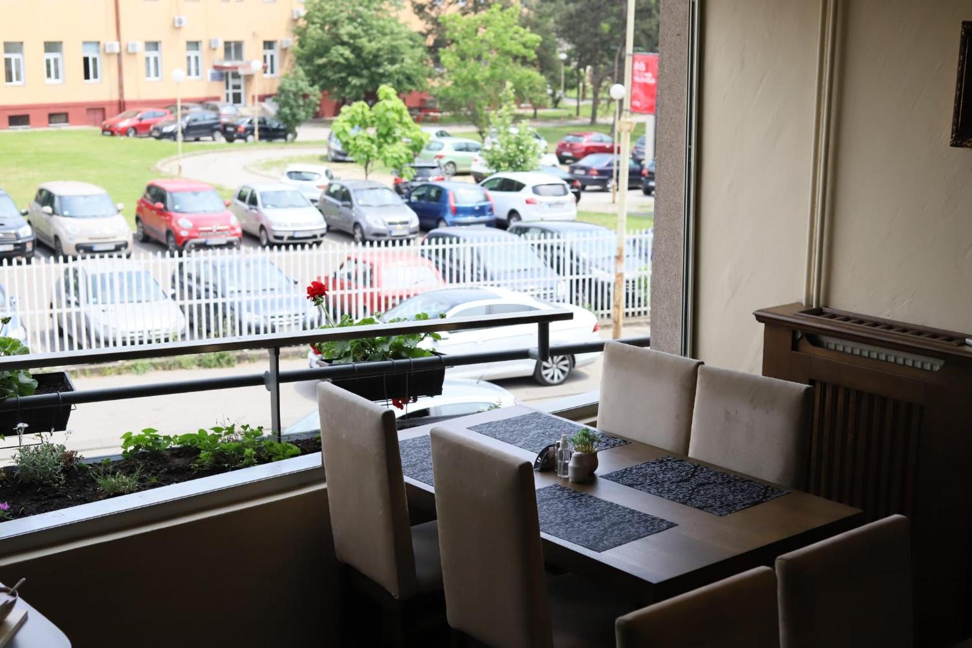 Garni Hotel Ema Крагуевац Екстериор снимка