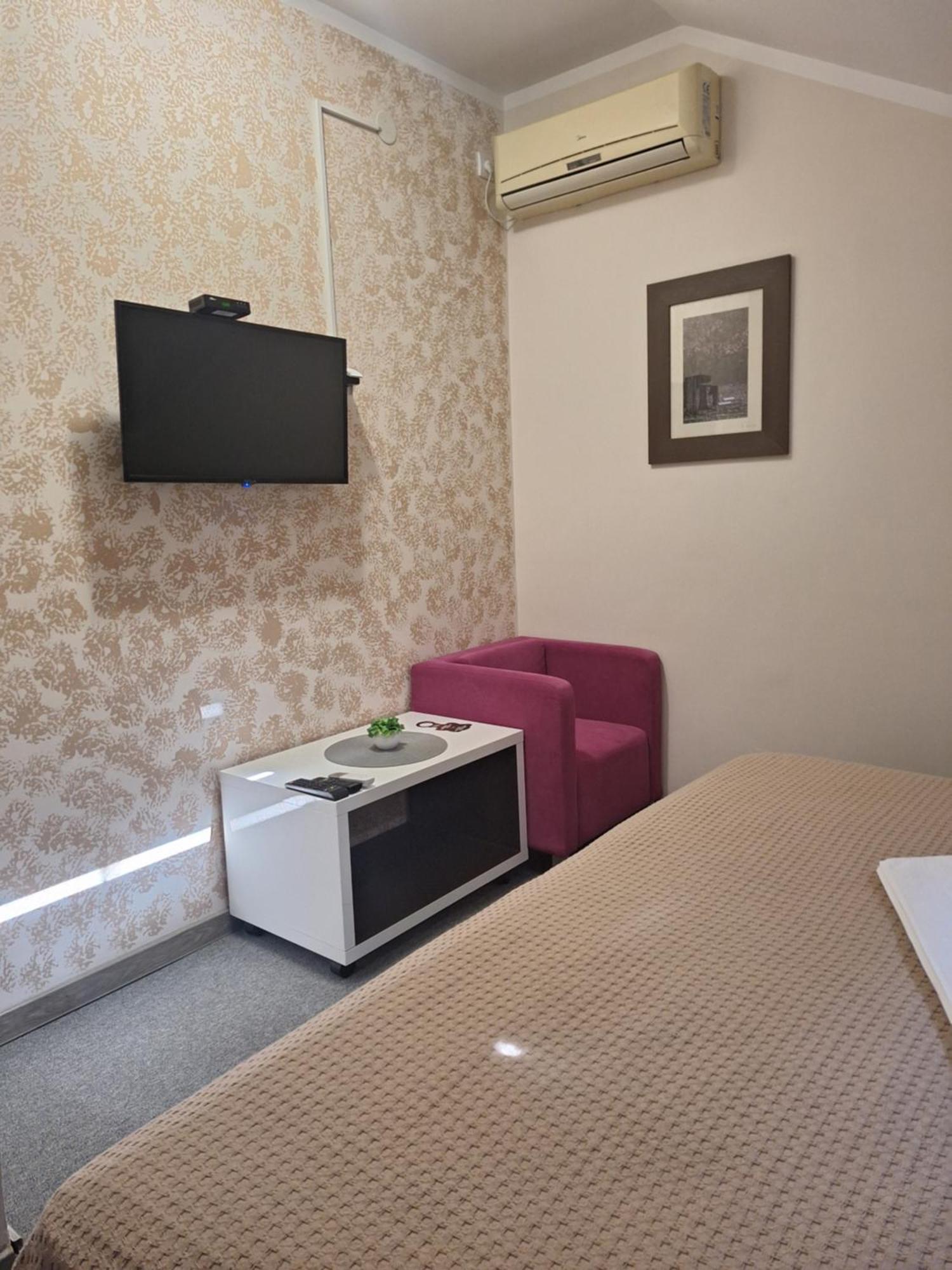Garni Hotel Ema Крагуевац Екстериор снимка