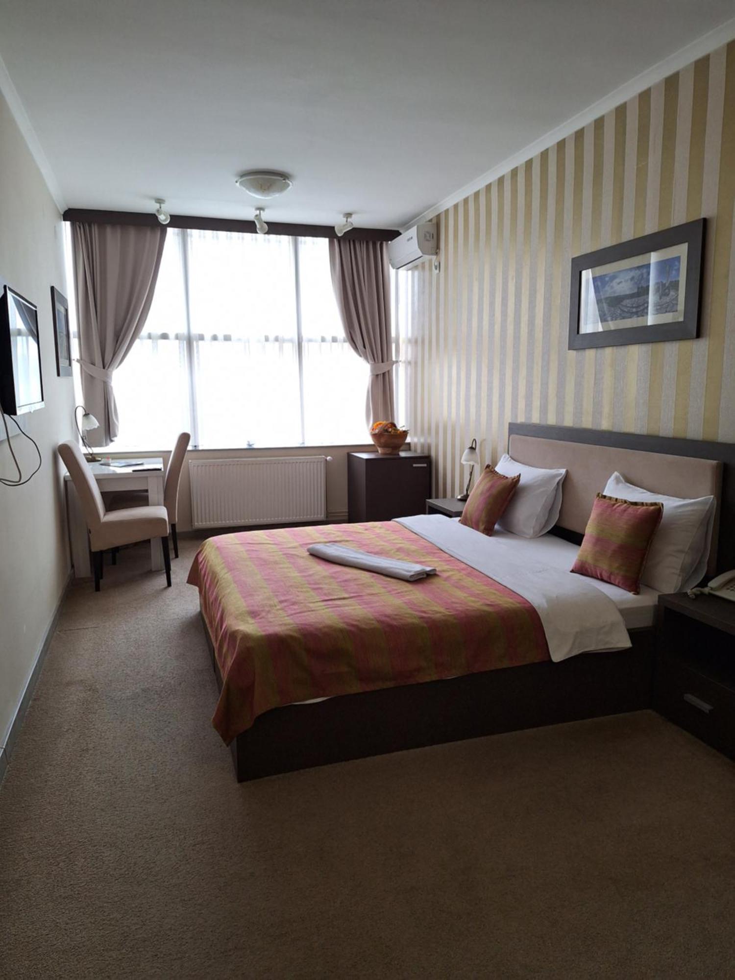 Garni Hotel Ema Крагуевац Екстериор снимка